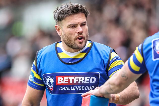 Joe Philbin of Warrington Wolves warming up on the sideline during the Betfred Challenge Cup Semi-Finals match Warrington Wolves vs Hull KR at Eco-Power Stadium, Doncaster, United Kingdom on 10 May 2026

(Photo by Alfie Cosgrove/News Images)