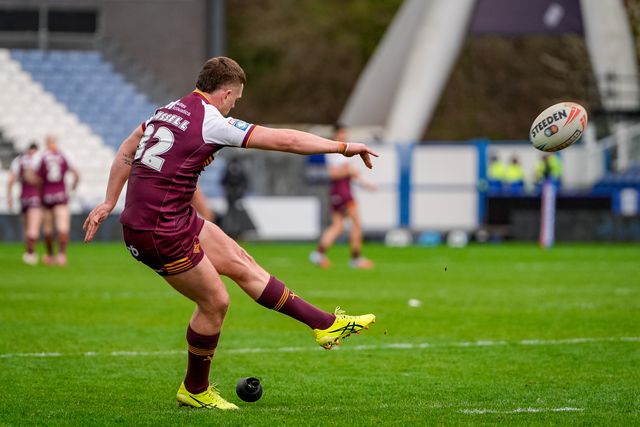 Olly Russell of Huddersfield Giants scores a goal conversion during the Betfred Super League round 7 match Huddersfield Giants vs York Knights at Accu Stadium, Huddersfield, United Kingdom on 04 April 2026

(Photo by Maynard Manyowa/News Images)
