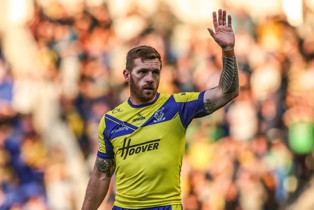 Marc Sneyd of Warrington Wolves gives team mates instructions during the Betfred Super League round 21 match Warrington Wolves vs Wigan Warriors at Halliwell Jones Stadium, Warrington, United Kingdom, 8th August 2025

(Photo by Alfie Cosgrove/News Images)