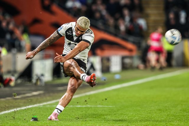 Will Pryce of Hull FC converts for a goal during the Betfred Super League round 1 match Hull FC vs Bradford Bulls at MKM Stadium, Hull, United Kingdom on 14 February 2026

(Photo by Alfie Cosgrove/News Images)