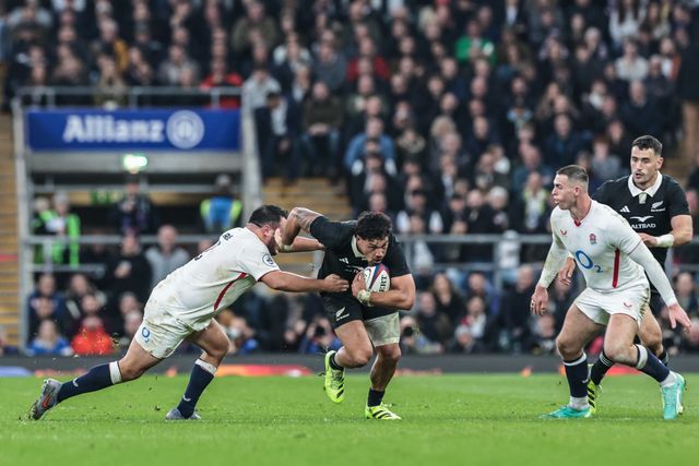 Billy Proctor of New Zealand is tackled by Mario Itoje of England during the Quilter Nations Series 2025 match England vs New Zealand at Allianz Stadium, Twickenham, United Kingdom, 15th November 2025

(Photo by Mark Cosgrove/News Images)

*** GER AUT SUI OUT ***