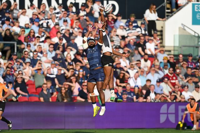 Noah Caluori of Saracens and Kalaveti Ravouvou of Bristol Bears battle in the air over a high ball during the Gallagher PREM match Bristol Bears vs Saracens at Ashton Gate, Bristol, United Kingdom on 09 May 2026

(Photo by Alex Williamson/News Images)