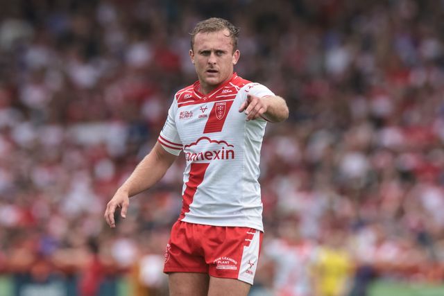 Jez Litten of Hull KR gives teams mates instructions during the Betfred Super League Round 25 match Hull KR vs Hull FC at Sewell Group Craven Park, Kingston upon Hull, United Kingdom, 7th September 2025

(Photo by Mark Cosgrove/News Images)