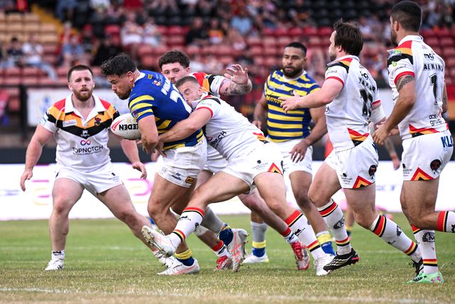 Joe Philbin of Warrington Wolves scores his team's fourth try during the Betfred Super League round 22 match Bradford Bulls vs Warrington Wolves at Odsal Stadium, Bradford, United Kingdom on 08 August 2026

(Photo by Ben Roberts/News Images)