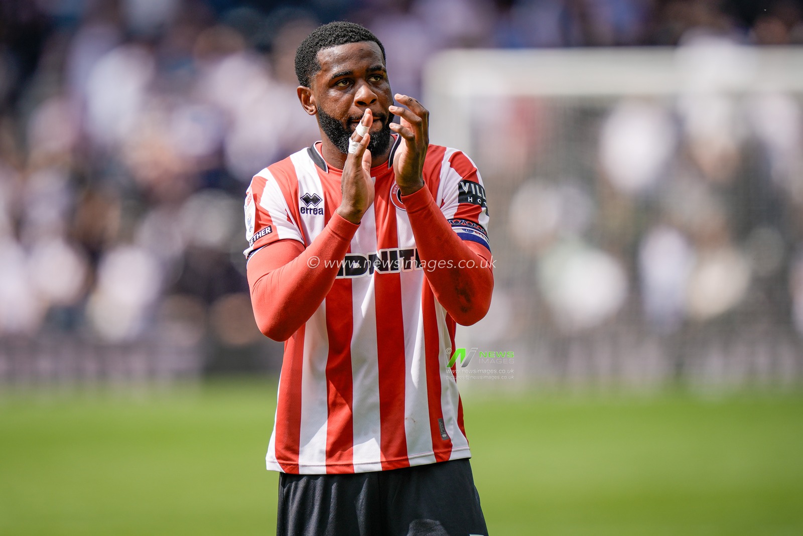 Japhet Tanganga of Sheffield United applauds the fans after the final whistle  during the Sky Bet Championship match Derby County vs Sheffield United at Pride Park Stadium, Derby, United Kingdom on 02 May 2026

(Photo by Maynard Manyowa/News Images)