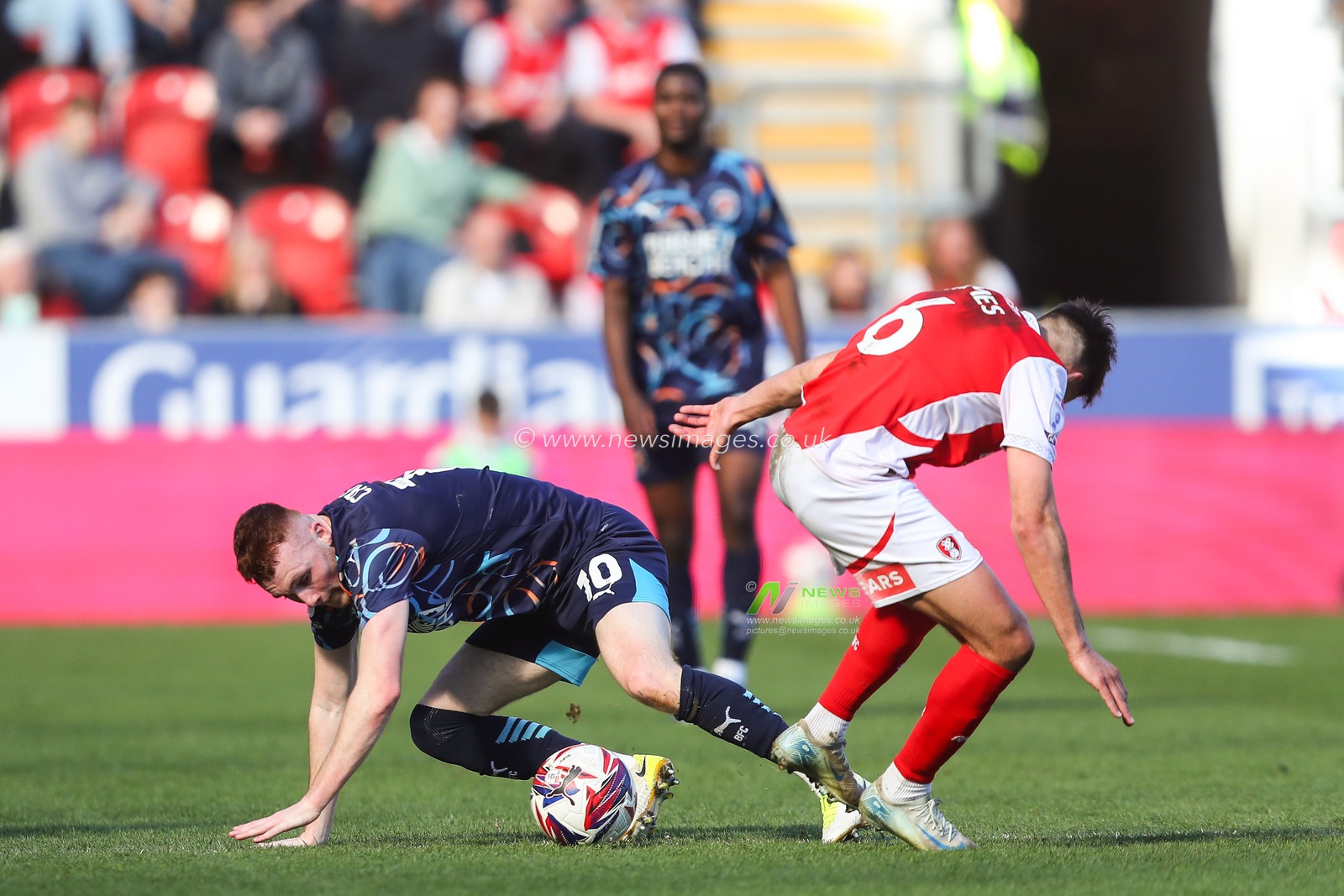 Sonny Carey of Blackpool and Reece James of Rotherham United battle for the ball during the Sky Bet League 1 match Rotherham United vs Blackpool at New York Stadium, Rotherham, United Kingdom, 5th April 2025

(Photo by Gareth Evans/News Images)