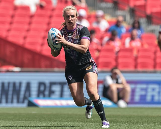 Jodie Cunningham of St Helens breaks with the ball during the Betfred Women's Challenge Cup Final Wigan Warriors vs St Helens at Wembley Stadium, London, United Kingdom on 30 May 2026

(Photo by Mark Cosgrove/News Images)