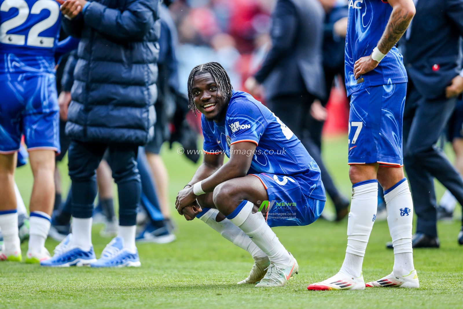 Chelsea celebrate their Champions League place after the teams victory following the Premier League match Nottingham Forest vs Chelsea at City Ground, Nottingham, United Kingdom, 25th May 2025

(Photo by Izzy Poles/News Images)