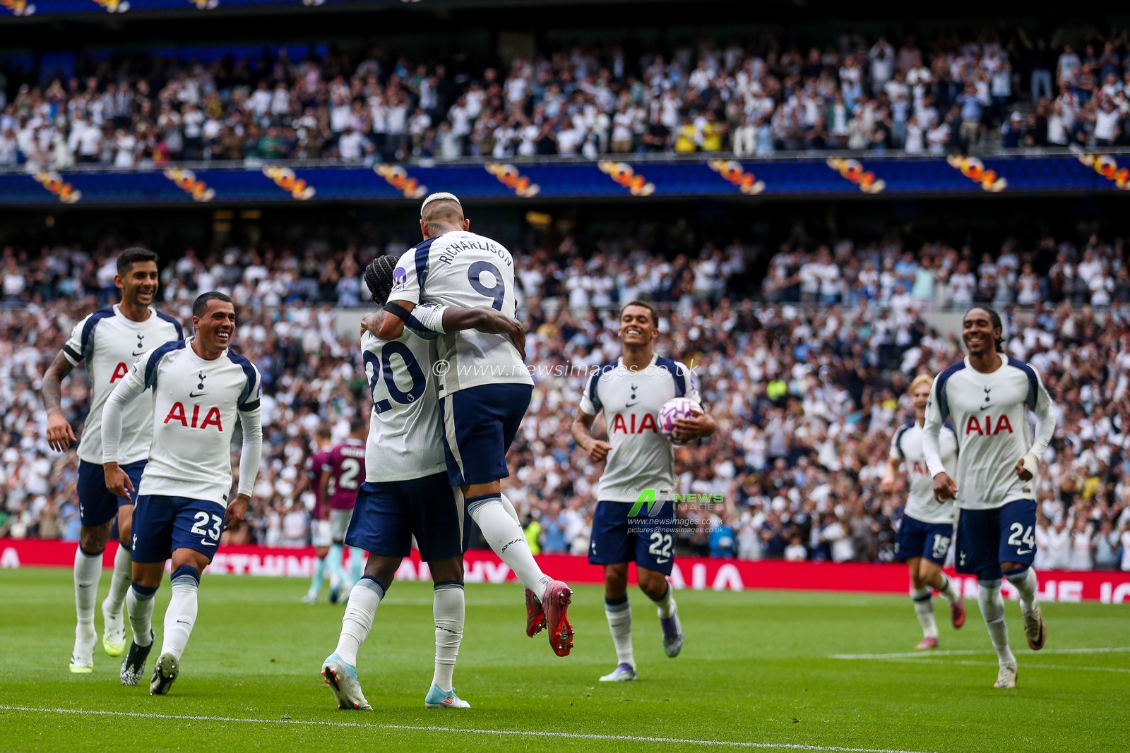 Richarlison of Tottenham Hotspur celebrates his goal with teammates to make it 2-0 during the Premier League match Tottenham Hotspur vs Burnley at Tottenham Hotspur Stadium, London, United Kingdom, 16th August 2025

(Photo by Izzy Poles/News Images)