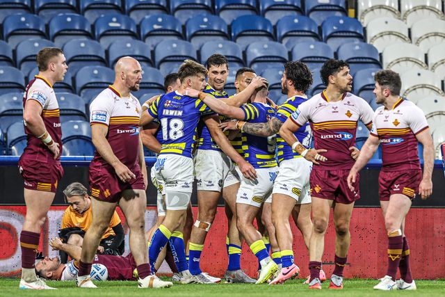 Josh Smith of Warrington Wolves celebrates his try during the Betfred Super League round 10 match Huddersfield Giants vs Warrington Wolves at Accu Stadium, Huddersfield, United Kingdom on 02 May 2026

(Photo by Alfie Cosgrove/News Images)