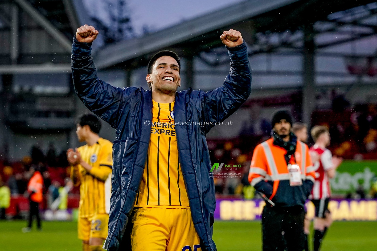 Diego Gomez of Brighton & Hove Albion applauds the fans after the final whistle and celebrates the team win during the Premier League match Brentford vs Brighton & Hove Albion at GTECH Community Stadium, London, United Kingdom on 21 February 2026

(Photo by Maynard Manyowa/News Images)
