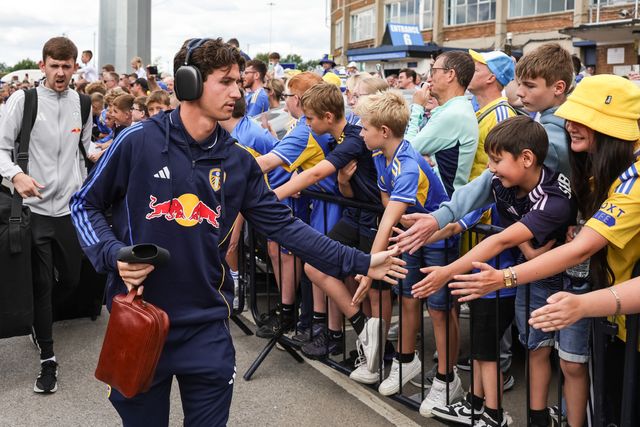 Brenden Aaronson of Leeds United is greeted by the Leeds fans during the Pre-season friendly match Leeds United vs Villarreal at Elland Road, Leeds, United Kingdom, 2nd August 2025

(Photo by Mark Cosgrove/News Images)