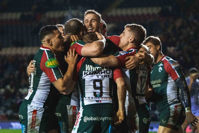 Freddie Steward of Leicester Tigers celebrates with the team after they score their third try of the match during the Gallagher Premiership match Leicester Tigers vs Gloucester Rugby at Mattioli Woods Welford Road Stadium, Leicester, United Kingdom, 19th December 2025

(Photo by Craig Evans/News Images)

*** GER AUT SUI OUT ***