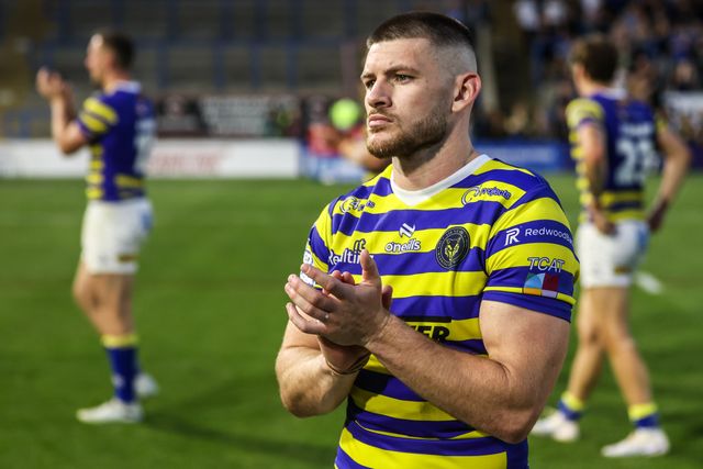 Danny Walker of Warrington Wolves applauds the fans after the game during the Betfred Super League round 15 match Warrington Wolves vs Leeds Rhinos at The Halliwell Jones Stadium, Warrington, United Kingdom on 18 June 2026

(Photo by Alfie Cosgrove/News Images)