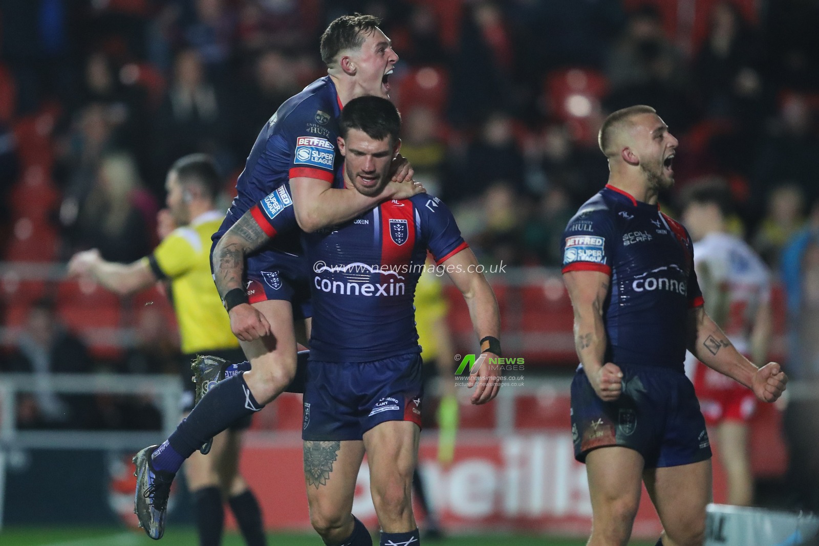 Oliver Gildart of Hull KR celebrates his try to make it 6-14 during the Betfred Super League Round 4 match St Helens vs Hull KR at Totally Wicked Stadium, St Helens, United Kingdom, 7th March 2025

(Photo by Gareth Evans/News Images)