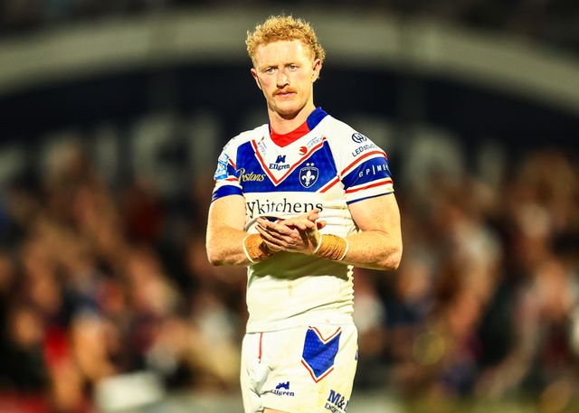 Lachlan Walmsley of Wakefield Trinity applauds fans at full time during the Betfred Super League round 21 match Wakefield Trinity vs St Helens at DIY Kitchens Stadium, Wakefield, United Kingdom, 8th August 2025

(Photo by Richard Bierton/News Images)