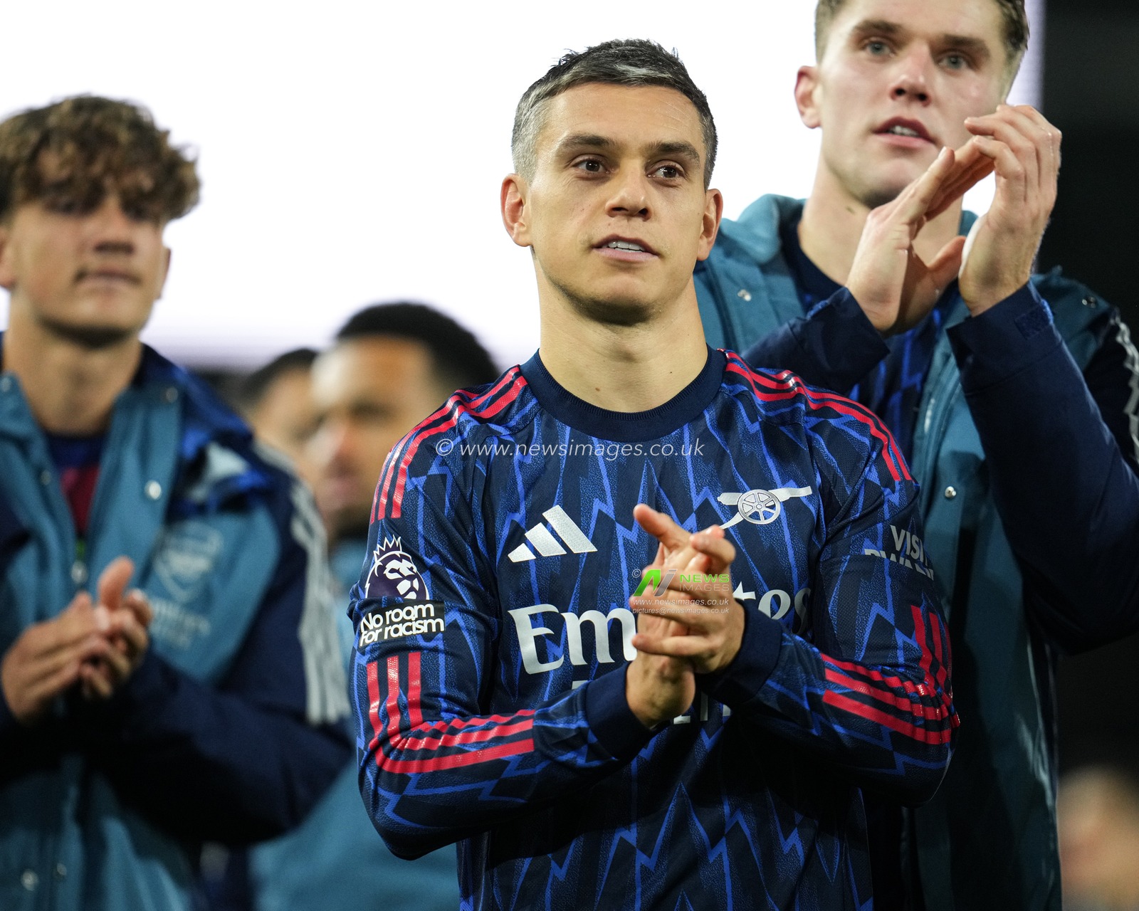 Match winner Leandro Trossard of Arsenal applauds away support at full time during the Premier League match Fulham vs Arsenal at Craven Cottage, London, United Kingdom, 18th October 2025

(Photo by Harvey Murphy/News Images)