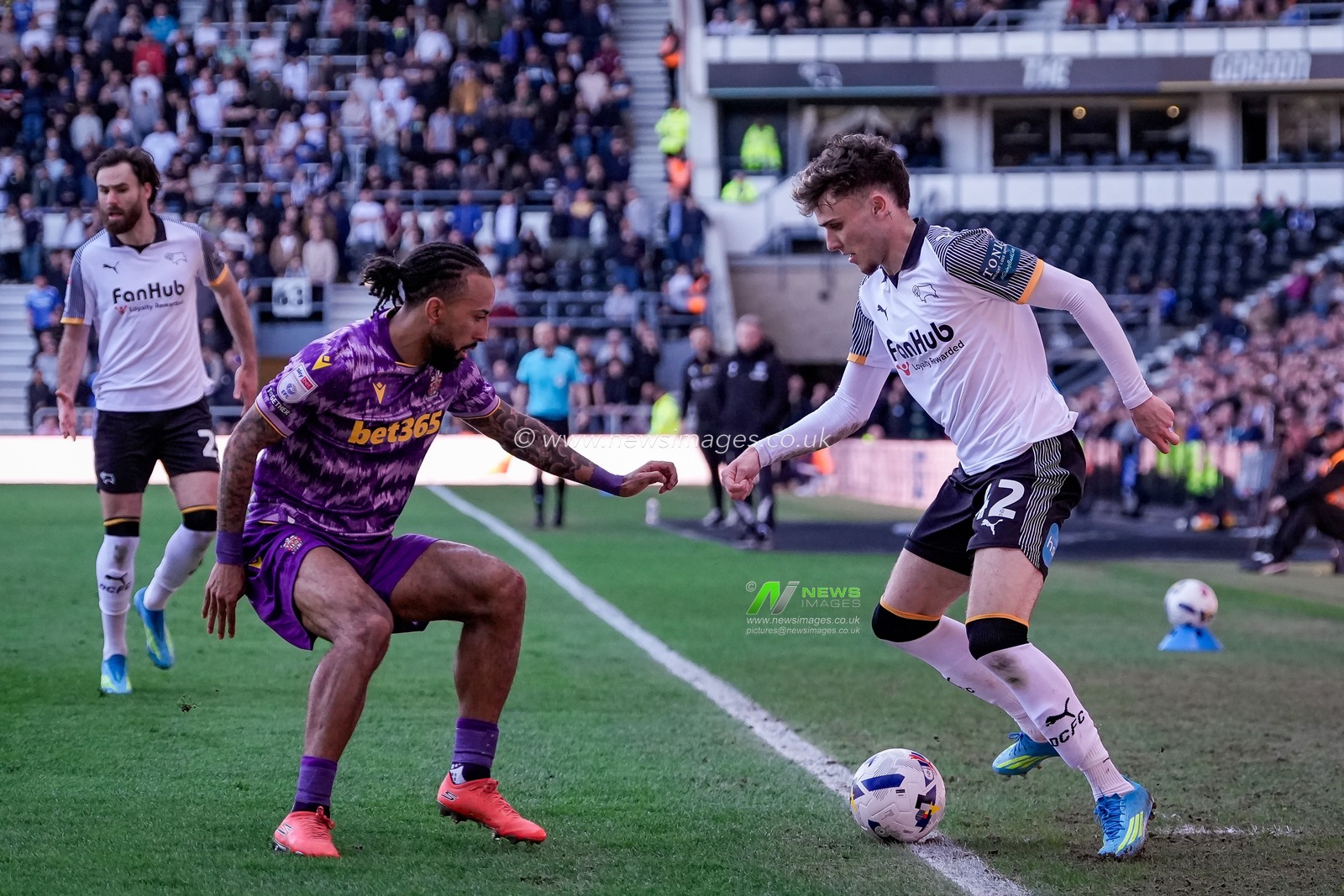 Bobby Clark of Derby County runs down the wing during the Sky Bet Championship match Derby County vs Stoke City at Pride Park Stadium, Derby, United Kingdom on 06 April 2026

(Photo by Maynard Manyowa/News Images)