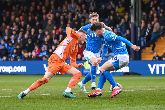 Sonny Carey of Blackpool in action with the ball during the Sky Bet League 1 match Stockport County vs Blackpool at Edgeley Park Stadium, Stockport, United Kingdom, 1st March 2025

(Photo by Craig Thomas/News Images)