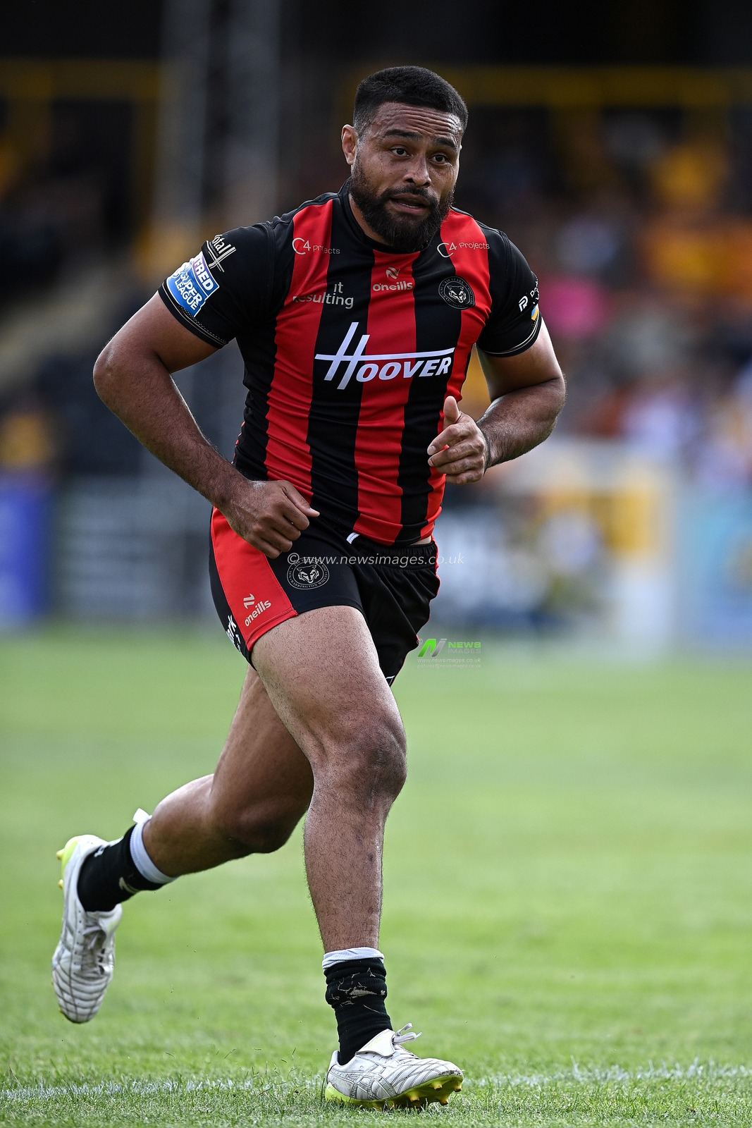 Toafofoa Sipley of Warrington Wolves during the Betfred Super League round 21 match Castleford Tigers vs Warrington Wolves at OneBore Stadium, Castleford, Untied Kingdom on 01 August 2026

(Photo by Ben Roberts/News Images)
