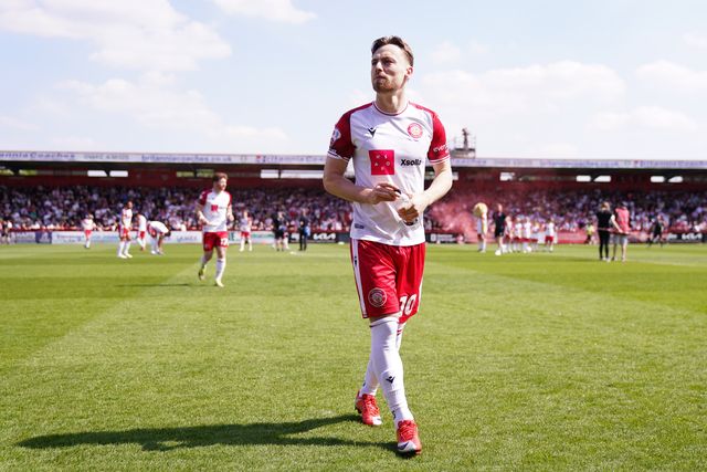 Dan Kemp of Stevenage ahead of kick off during the Sky Bet League One Playoffs Semi-Final match Stevenage vs Stockport County at Lamex Stadium, Stevenage, United Kingdom on 09 May 2026

(Photo by Harvey Murphy/News Images)