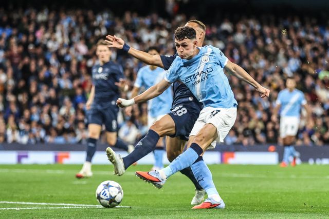 Phil Foden of Manchester City shoots wide on goal during the UEFA Champions League 2025/26 Phase MD1 Manchester City vs Napoli League at The City of Manchester Stadium, Manchester, United Kingdom, 18th September 2025

(Photo by Alfie Cosgrove/News Images)