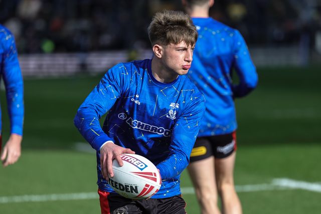 Ewan Irwin of Warrington Wolves in the pre-game warm up during the Betfred Super League round 6 match Leeds Rhinos vs Warrington Wolves at AMT Headingley Stadium, Leeds, United Kingdom on 29 March 2026

(Photo by Mark Cosgrove/News Images)