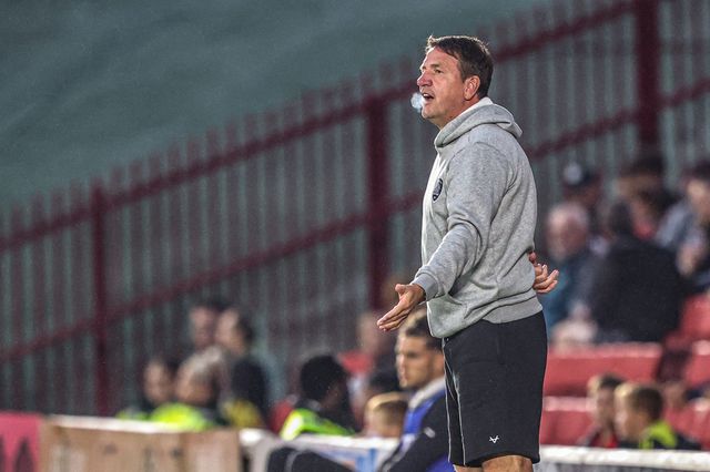 Daniel Stendel manager of Barnsley gives his team instructions during the Sky Bet League One match Barnsley vs Blackpool at Oakwell, Barnsley, United Kingdom on 02 September 2026

(Photo by Alfie Cosgrove/News Images)