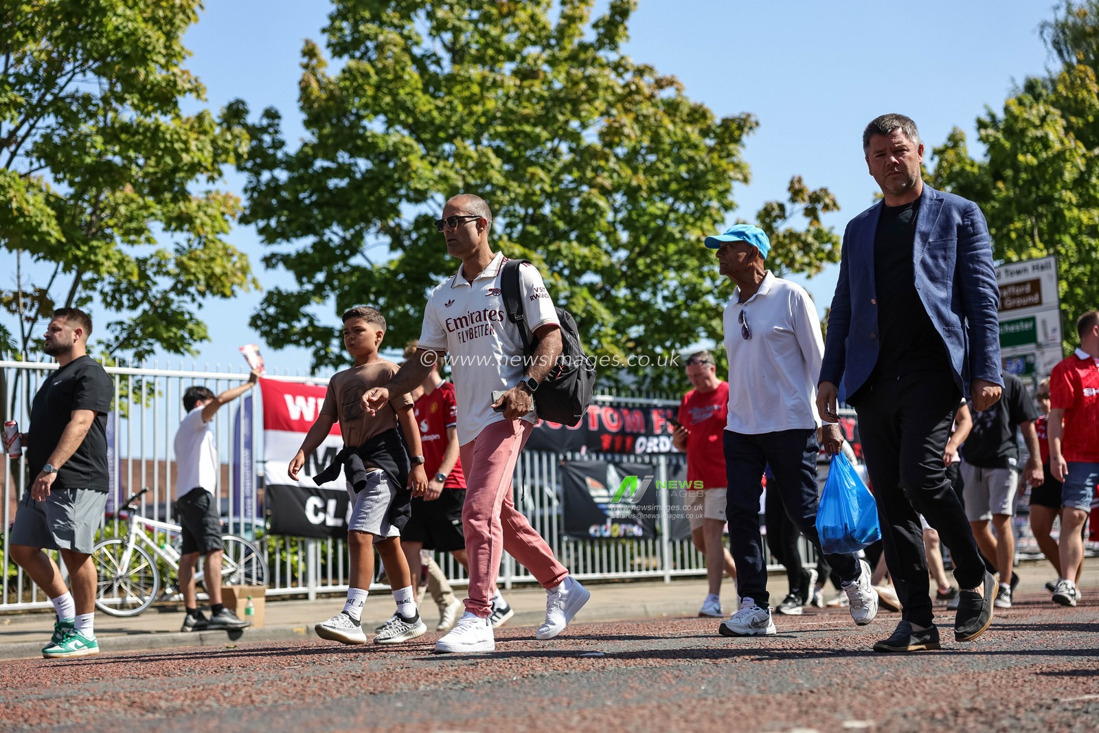 Arsenal fans make their way to Old Trafford during the Premier League match Manchester United vs Arsenal at Old Trafford, Manchester, United Kingdom, 17th August 2025

(Photo by Mark Cosgrove/News Images)
