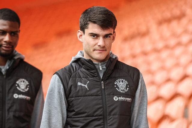 Rob Apter of Blackpool arrives during the Sky Bet League 1 match Blackpool vs Wrexham at Bloomfield Road, Blackpool, United Kingdom, 21st April 2025

(Photo by Alfie Cosgrove/News Images)