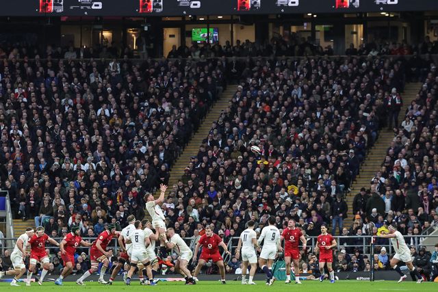 Jamie George of England passes to Ollie Chessum of England in a line-out during the Guinness Six Nations 2026 match England vs Wales at Allianz Stadium, Twickenham, United Kingdom on 07 February 2026

(Photo by Mark Cosgrove/News Images)