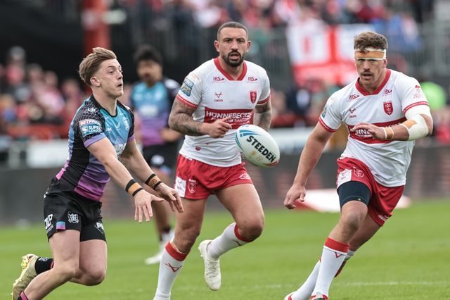 Logan Moy of Hull F.C. offloads during the Betfred Super League round 7 match Hull KR vs Hull FC at Sewell Group Craven Park, Hull, United Kingdom on 03 April 2026

(Photo by Mark Cosgrove/News Images)