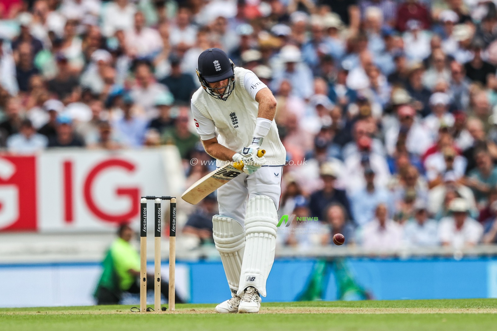 Joe Root of England is bowled out by LBW by Mohammed Siraj of India during the 5th Rothesay Test Match Day 2 England v India at The Kia Oval, London, United Kingdom, 1st August 2025

(Photo by Alfie Cosgrove/News Images)