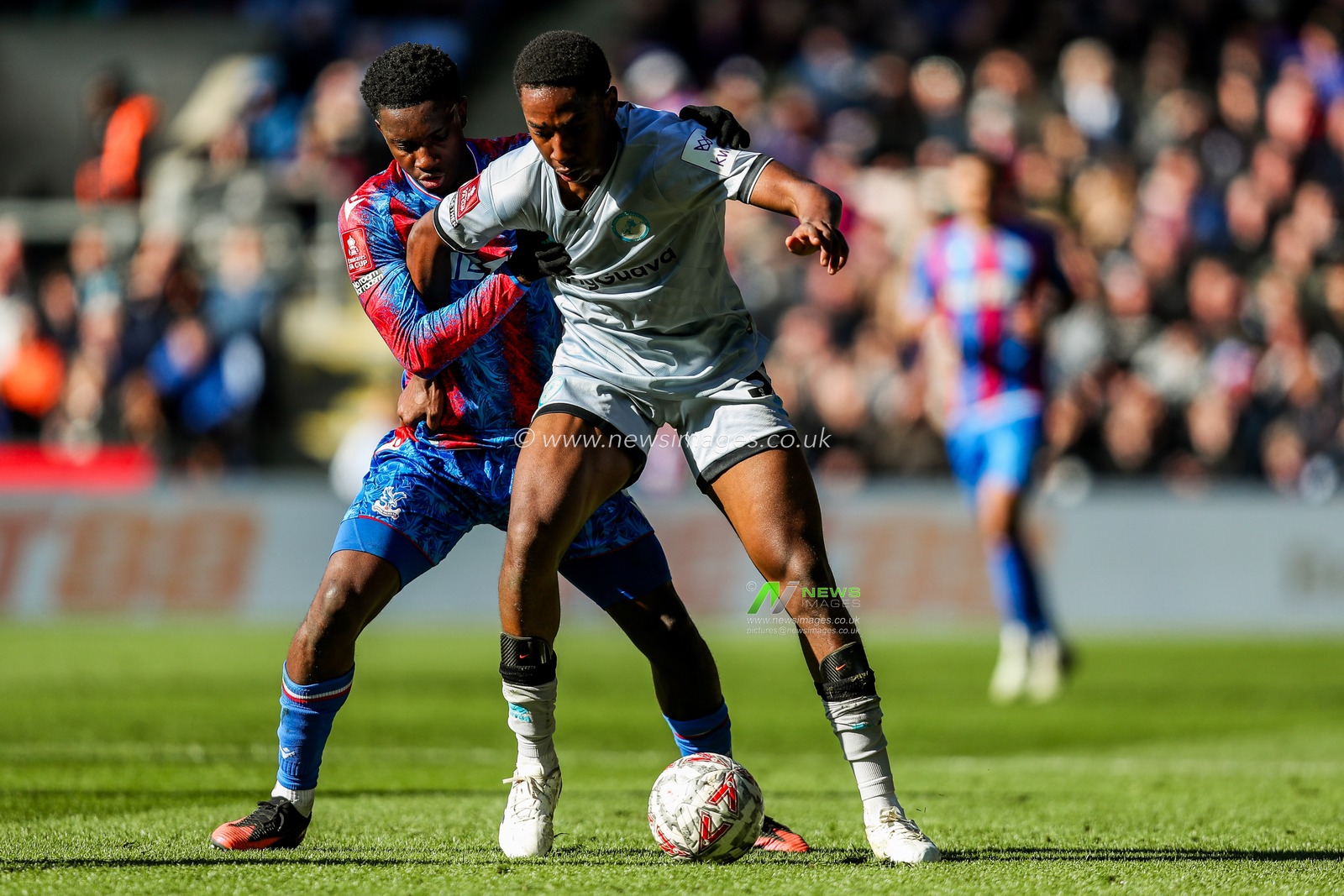 Raees Bangura-Williams of Millwall is put under pressure by Eddie Nketiah of Crystal Palace during the Emirates FA Cup 5th Round match Crystal Palace vs Millwall at Selhurst Park, London, United Kingdom, 1st March 2025

(Photo by Izzy Poles/News Images)