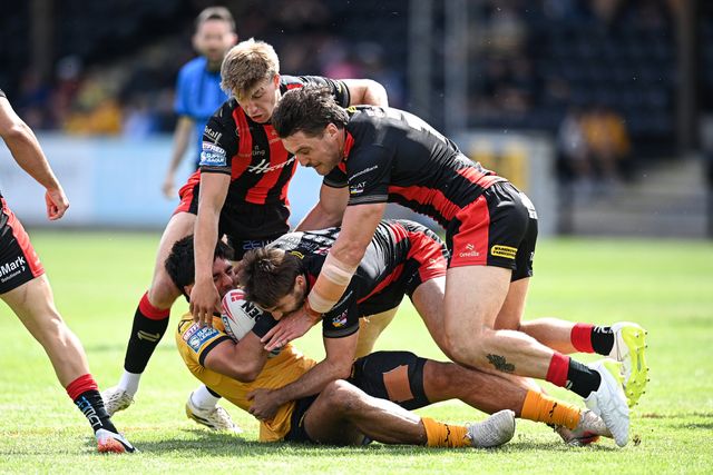 Krystian Mapapalangi of Castleford Tigers is challenged by Adam Holroyd (C), Ewan Irwin (L) and Liam Byrne (R) of Warrington Wolves during the Betfred Super League round 21 match Castleford Tigers vs Warrington Wolves at OneBore Stadium, Castleford, Untied Kingdom on 01 August 2026

(Photo by Ben Roberts/News Images)
