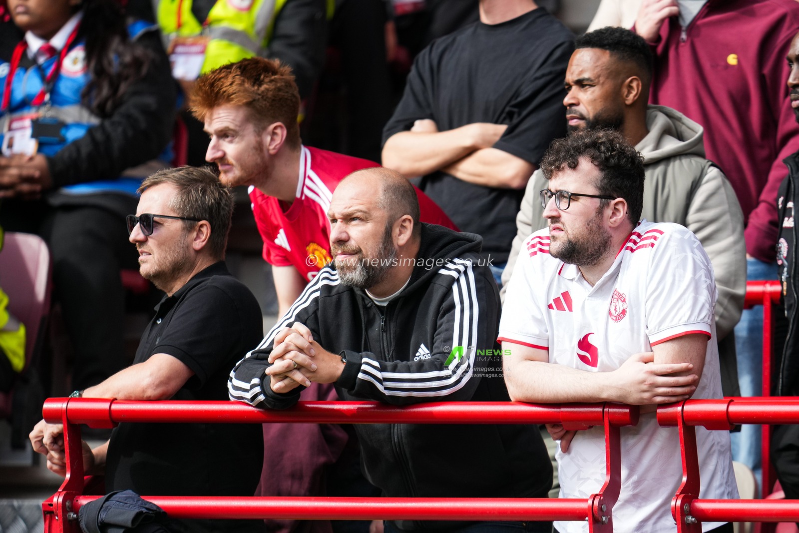 Manchester United fans during the Premier League match Brentford vs Manchester United at The Gtech Community Stadium, London, United Kingdom, 27th September 2025

(Photo by Harvey Murphy/News Images)