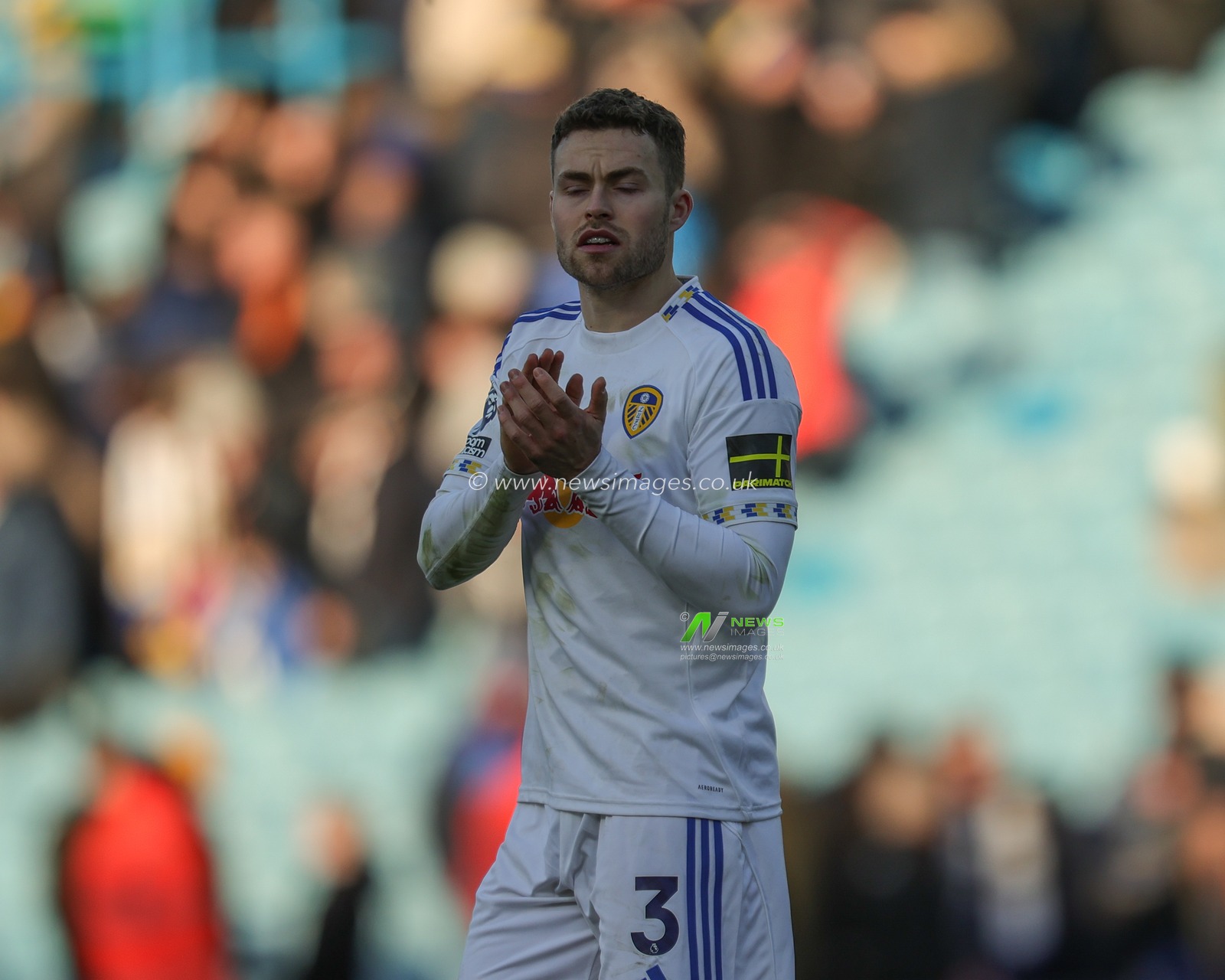 Gabriel Gudmundsson of Leeds United applauds the fans after the final whistle during the Premier League match Leeds United vs Manchester United at Elland Road, Leeds, United Kingdom, 4th January 2026

(Photo by Richard Bierton/News Images)

*** GER AUT SUI OUT ***