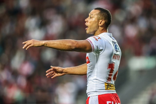 Moses Mbye of St. Helens gives team mates instructions during the Betfred Super League round 23 match St Helens vs Hull FC at Totally Wicked Stadium, St Helens, United Kingdom, 22nd August 2025

(Photo by Alfie Cosgrove/News Images)