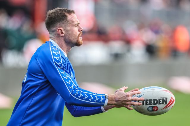 Joe Burgess of Hull KR in the pre-game warm up during the Betfred Super League Semi Final 2 match Hull KR vs St Helens at Sewell Group Craven Park, Kingston upon Hull, United Kingdom, 3rd October 2025

(Photo by Alfie Cosgrove/News Images)