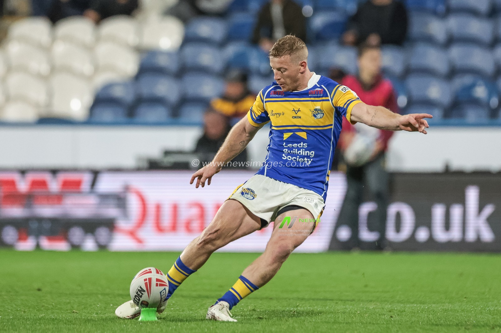 Lachie Miller of Leeds Rhinos converts for a goal during the Betfred Super League Round 25 match Huddersfield Giants vs Leeds Rhinos at Accu Stadium, Huddersfield, United Kingdom, 4th September 2025

(Photo by Mark Cosgrove/News Images)