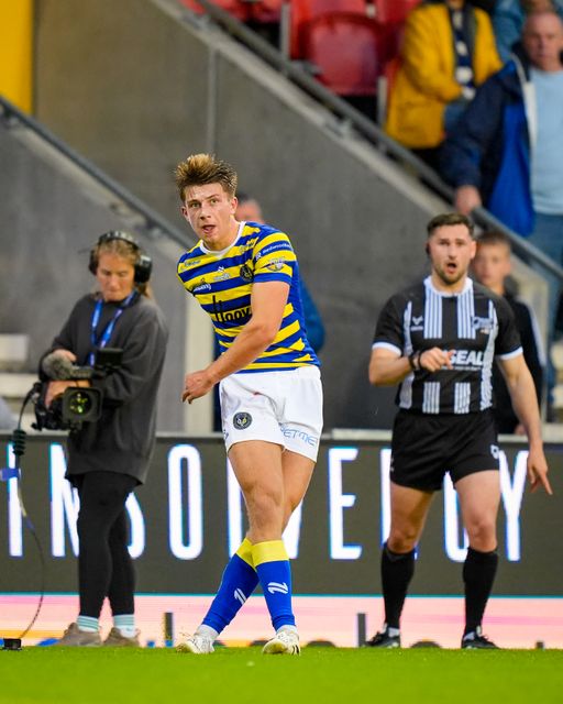 Ewan Irwin of Warrington Wolves converts during the Betfred Super League round 14 match St Helens vs Warrington Wolves at The BrewDog Stadium, St Helens, United Kingdom on 11 June 2026

(Photo by Maynard Manyowa/News Images)