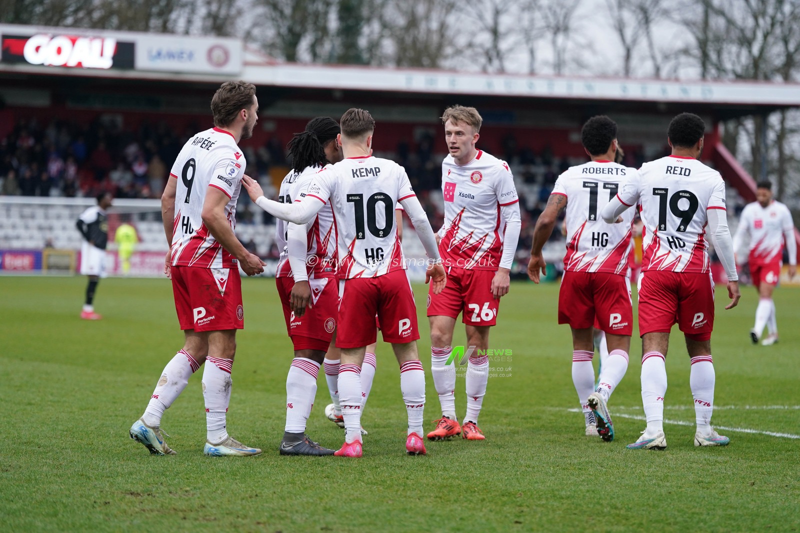 Stevenage celebrate second goal during the Sky Bet League 1 match Stevenage vs Exeter City at Lamex Stadium, Stevenage, United Kingdom, 1st February 2025

(Photo by Harvey Murphy/News Images)
