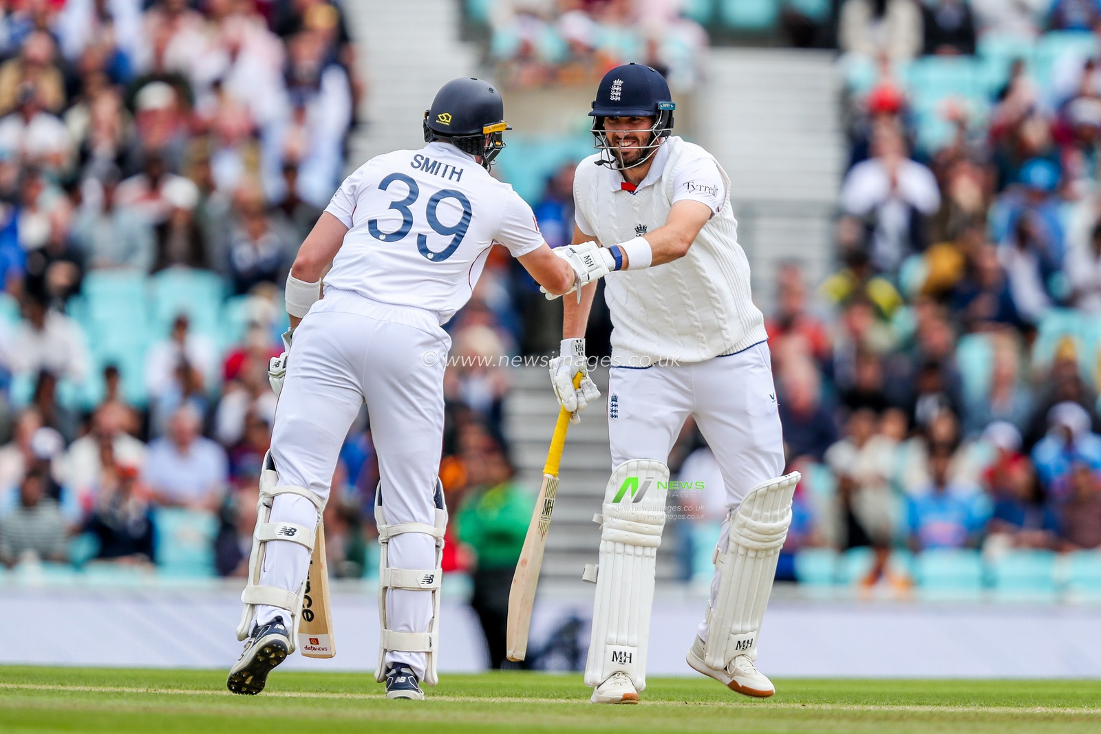 Jamie Smith and Jamie Overton of England in action during the 5th Rothesay Test Match day 5 England v India at The Kia Oval, London, United Kingdom, 4th August 2025

(Photo by Izzy Poles/News Images)