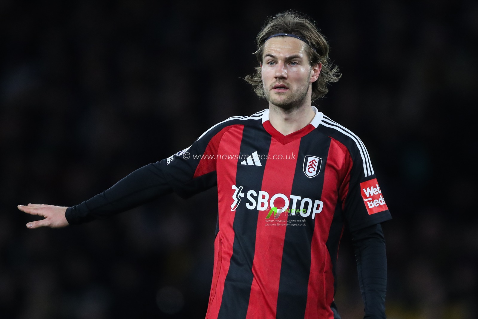Joachim Andersen of Fulham during the Premier League match Wolverhampton Wanderers vs Fulham at Molineux, Wolverhampton, United Kingdom, 25th February 2025

(Photo by Gareth Evans/News Images)