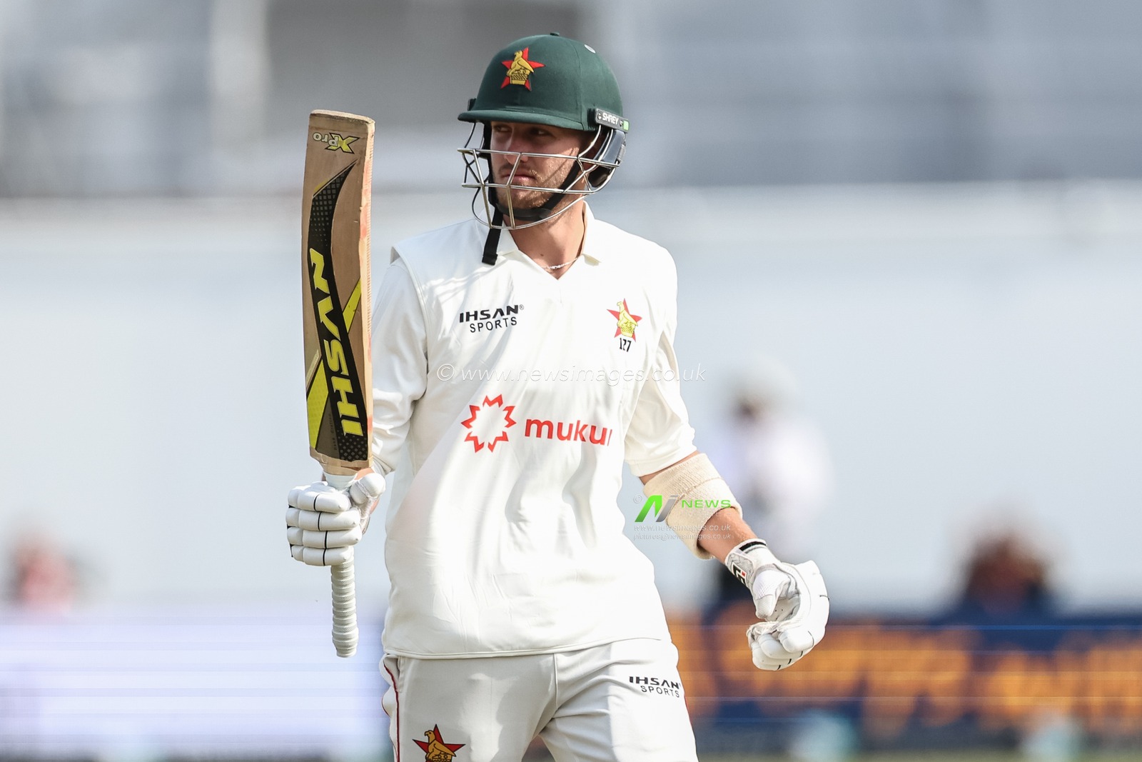 Brian Bennett of Zimbabwe acknowledges the crowed as he leaves Sheffield to a standing ovation during the Rothesay Test Match Day 2 England vs Zimbabwe at Trent Bridge, Nottingham, United Kingdom, 23rd May 2025

(Photo by Mark Cosgrove/News Images)