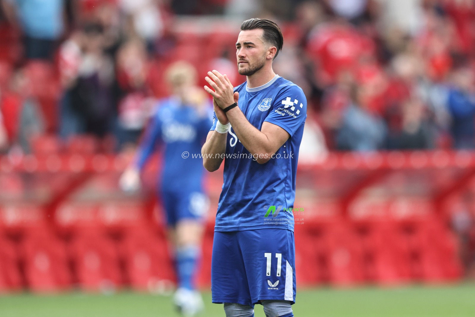 Jack Harrison of Everton applauds the fans after the game during the Premier League match Nottingham Forest vs Everton at City Ground, Nottingham, United Kingdom, 12th April 2025

(Photo by Alfie Cosgrove/News Images)