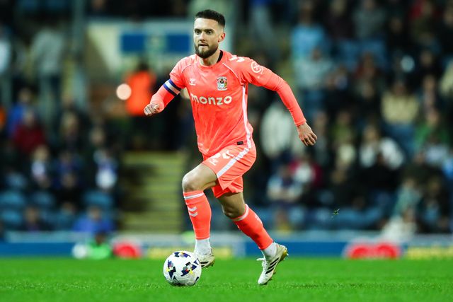 Matt Grimes of Coventry City with ball at his feet during the Sky Bet Championship match Blackburn Rovers vs Coventry City at Ewood Park, Blackburn, United Kingdom on 17 April 2026

(Photo by Jorge Horsted/News Images)