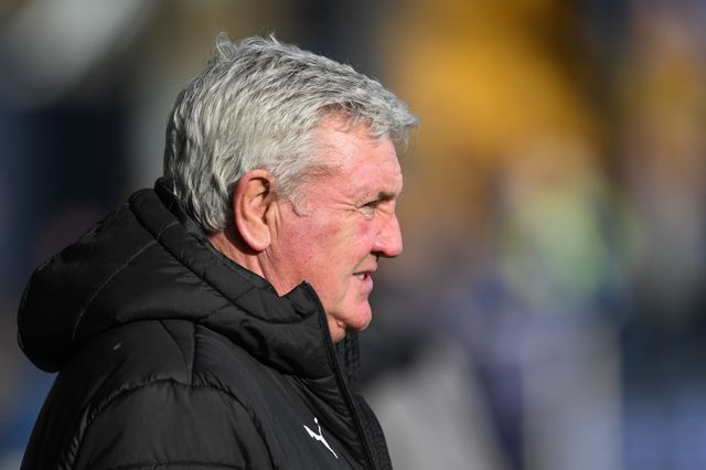 Steve Bruce head coach of Blackpool during the Sky Bet League 1 match Stockport County vs Blackpool at Edgeley Park Stadium, Stockport, United Kingdom, 1st March 2025

(Photo by Craig Thomas/News Images)