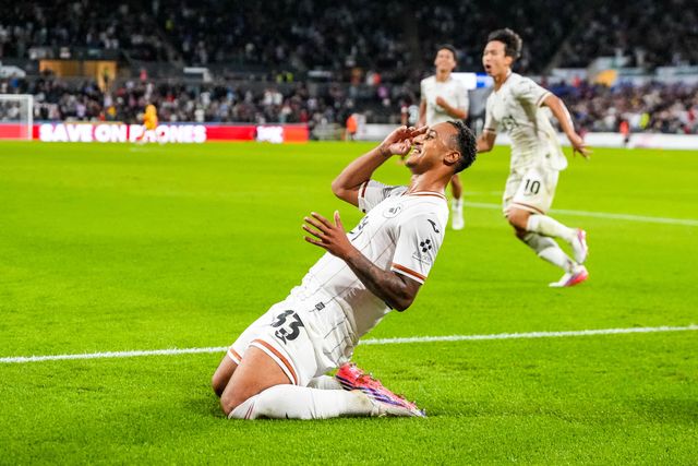Adam Idah of Swansea City celebrates scoring his teams second goal during the Sky Bet Championship match Swansea City vs Watford at Swansea.com Stadium, Swansea, United Kingdom on 01 September 2026

(Photo by Andrew Lewis/News Images)