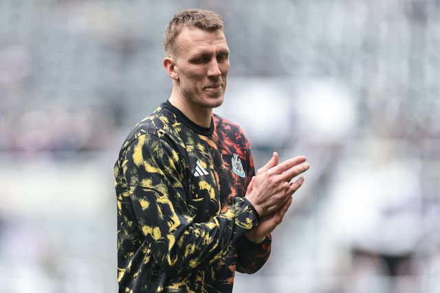 Dan Burn of Newcastle United in the pregame warmup session during the Premier League match Newcastle Untied vs Sunderland at St. James's Park, Newcastle, United Kingdom on 22 March 2026

(Photo by Mark Cosgrove/News Images)